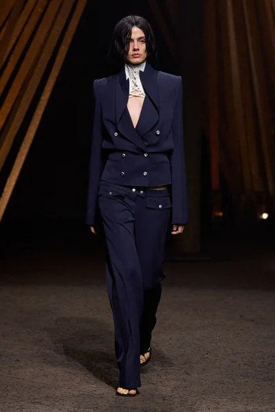 Look 4